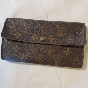 Louis Vuitton Sarah Wallet